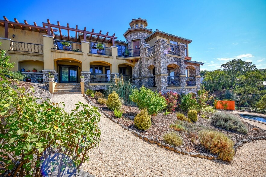 Building Photo - 21 Pinnacle Peak St