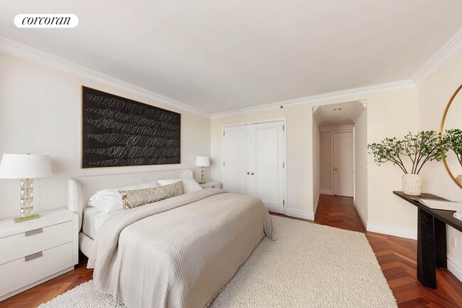 Building Photo - 10 Little W St