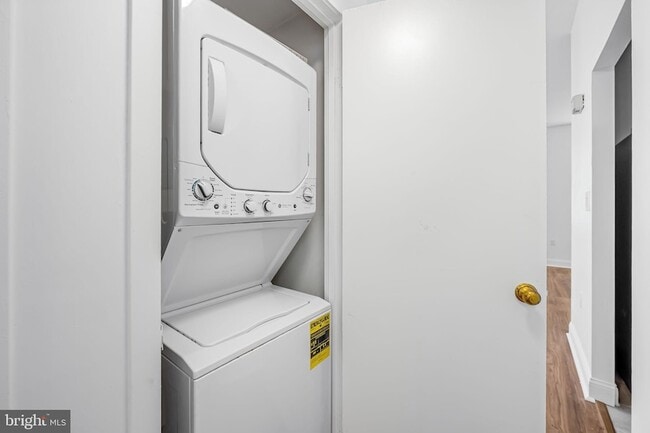 Building Photo - 13 Andrew Pl