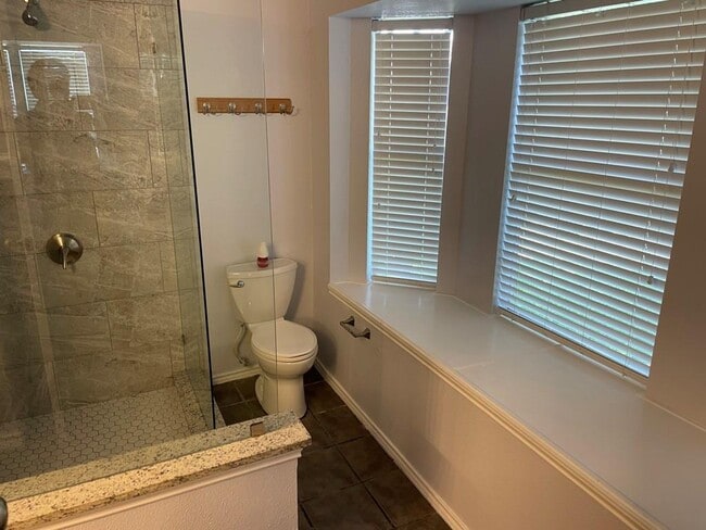 Building Photo - 2108 Zephyr Ln