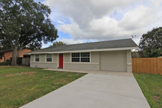 Primary Photo - 4/2 with Huge Fenced Yard in Lovely Oviedo