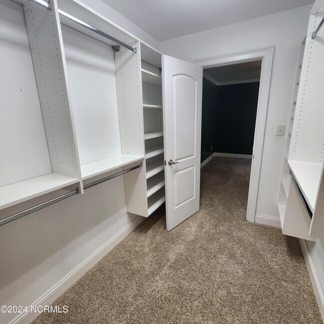 Building Photo - 115 Blue Bird Ln