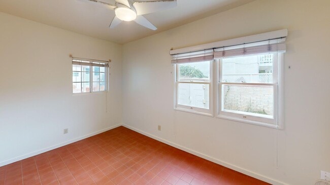 Building Photo - Charming Detached 1-Bedroom