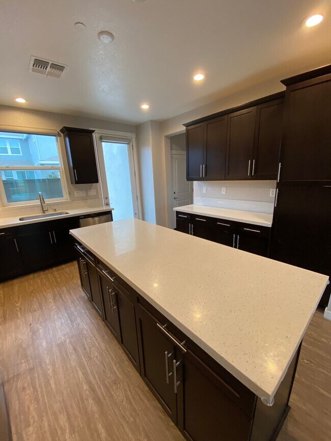 Building Photo - 3–4 Bedroom Solar Home in Rocklin – Office + Loft | Available Now