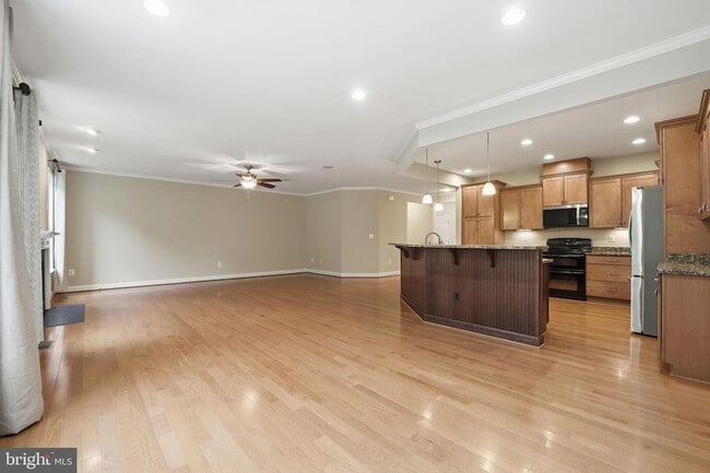 Building Photo - 42240 Hiddenwood Ln