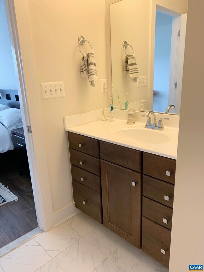 Building Photo - 129 Almere Ave