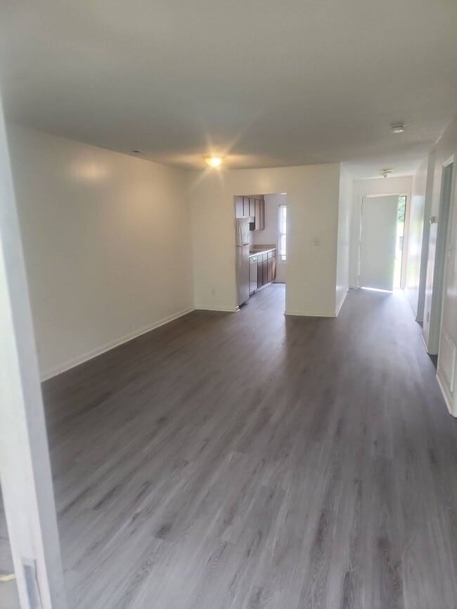 Building Photo - 2 Bedroom 2 Bathroom Duplex