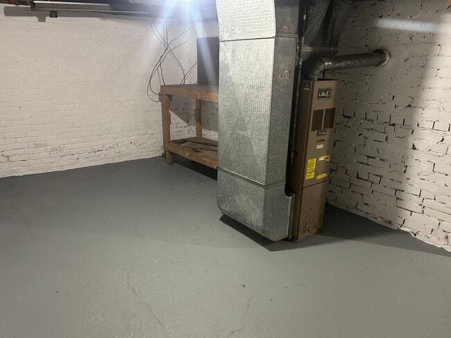 Building Photo - 3 Bedroom House