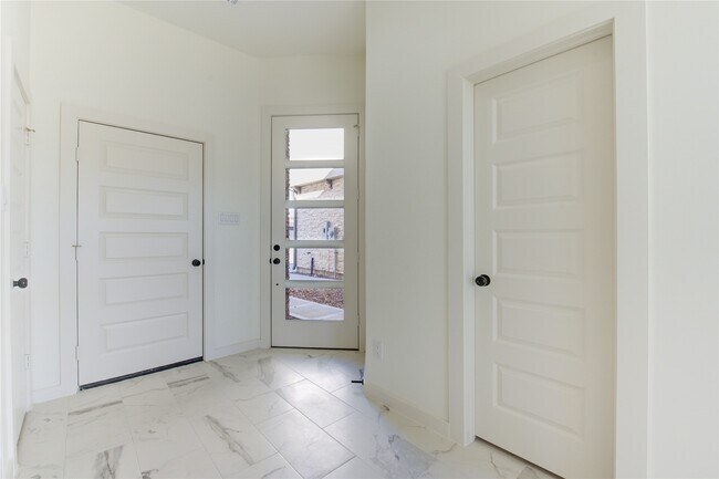 Building Photo - 2931 El Fenice Ln