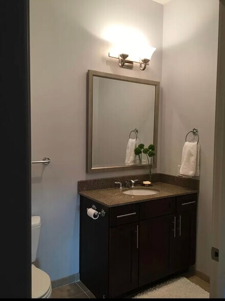 Building Photo - 324 E Main St