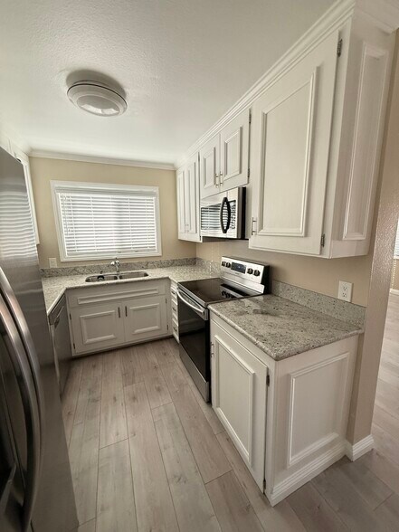 Kitchen - 4104 Emerald St