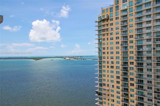 Building Photo - 1111 Brickell Bay Dr