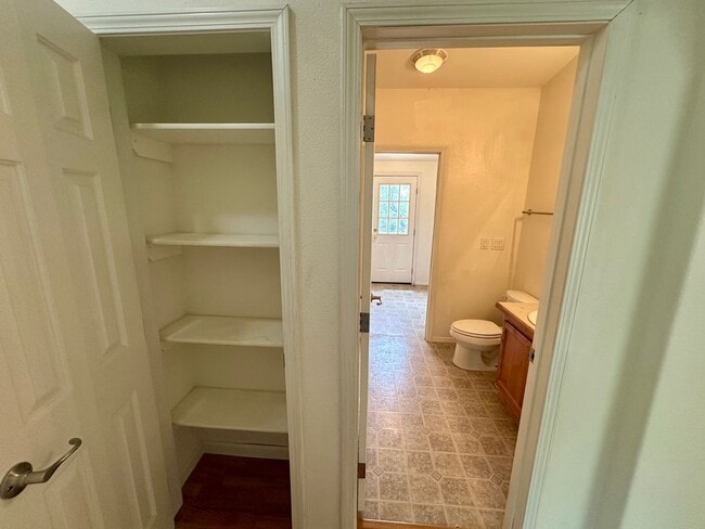 Building Photo - 3 Bedroom 2 Bath nestled in Grass Valley