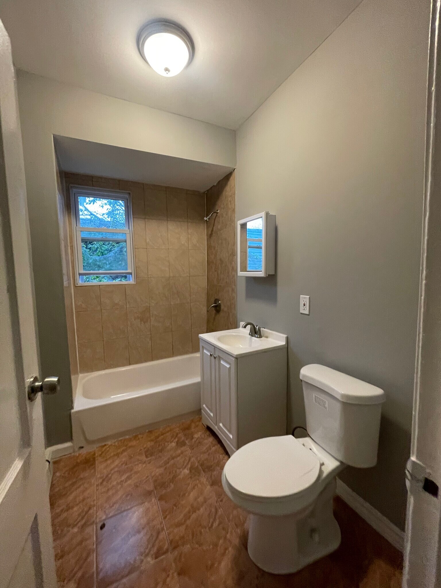 Unit 2R - 320 Ellis Ave