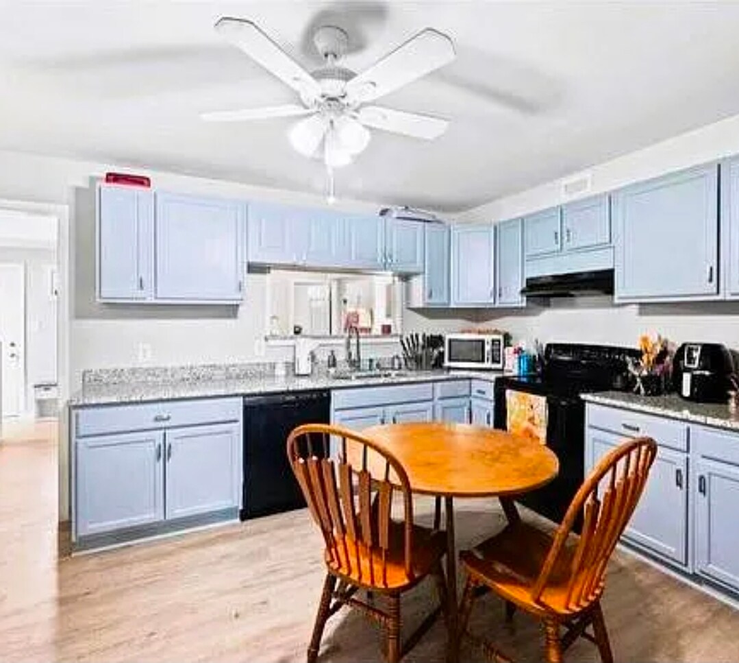 Building Photo - 890 A Ave