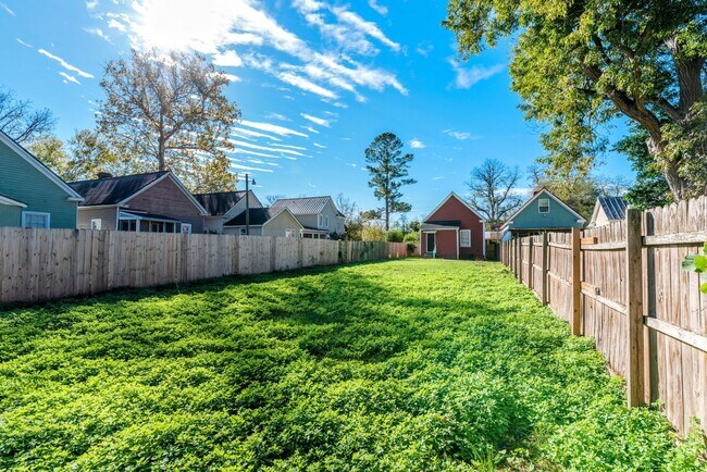 Building Photo - 1 bed/1 bath house for rent close to Downtown Augusta, with off-street parking!