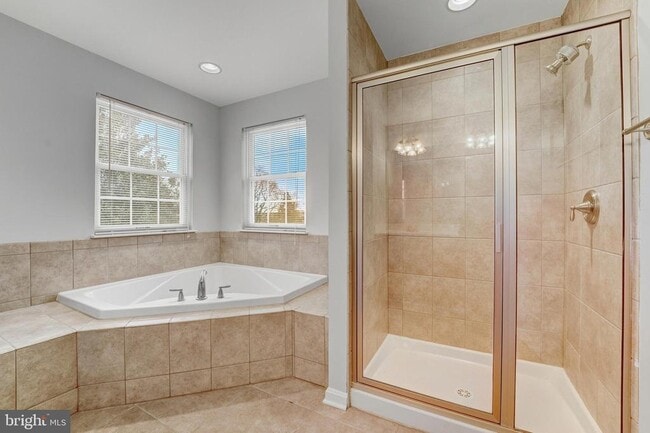 Building Photo - 609 Tebbston Dr