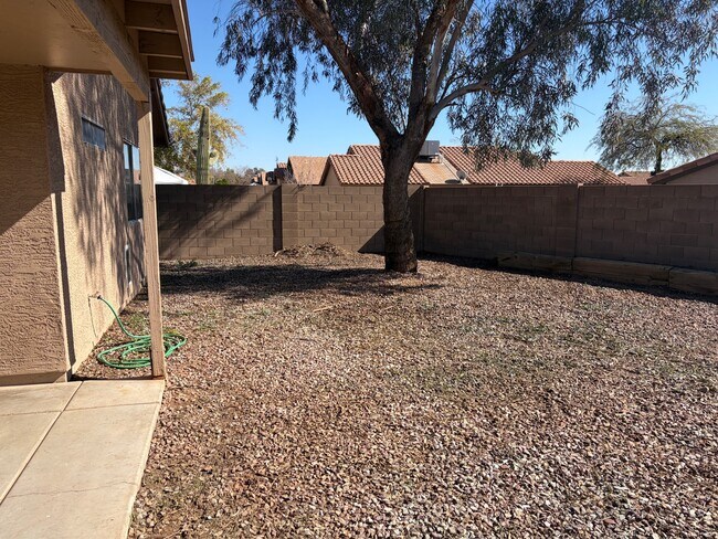 Building Photo - 817 E Yuma Ave