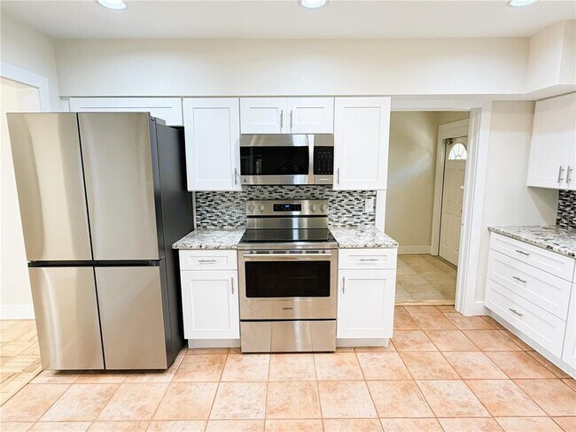 Building Photo - 4640 W Lamb Ave