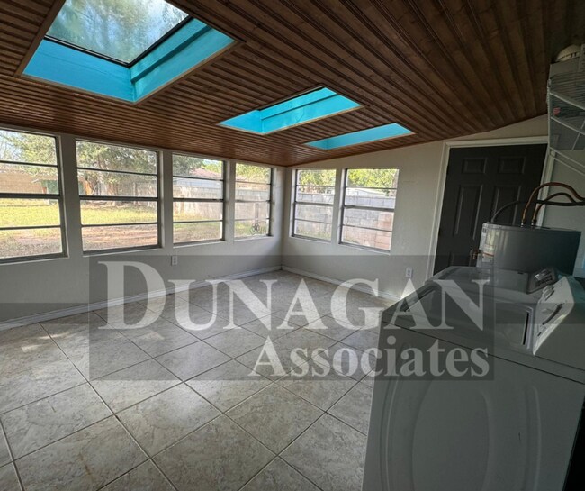 Building Photo - 4 Bedroom, 2 1/2 Bath Home