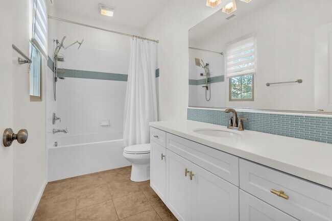 Building Photo - 72 Tulip