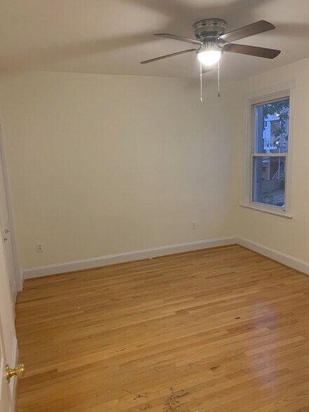 BDR2_2 - 135 Adams St NW