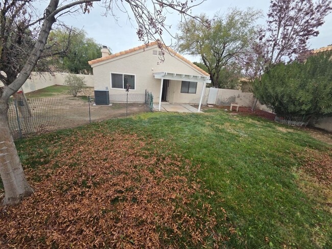 Building Photo - ***MOVE IN SPECIAL*** Spacious Single-Story Home w/ Vaulted Ceilings & Private Yard