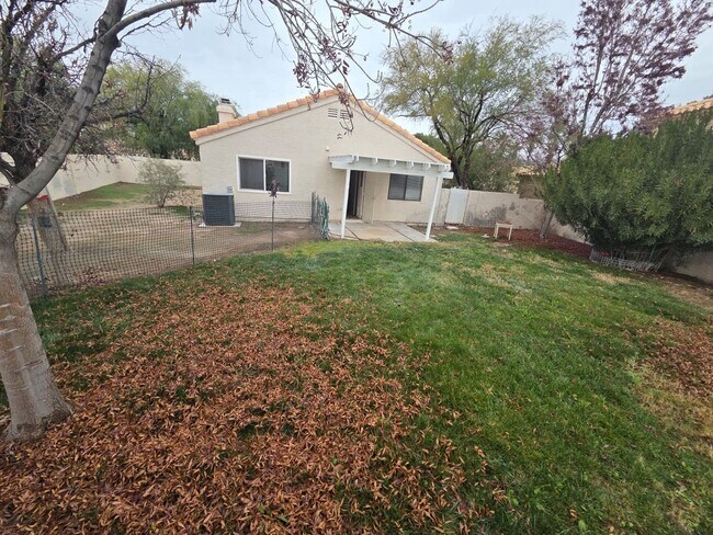 Building Photo - Spacious Single-Story Home w/ Vaulted Ceilings & Private Yard