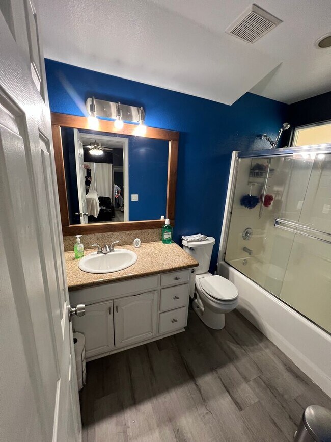 Building Photo - Spacious Single-Story 4 Bedroom Home with Lovely Backyard