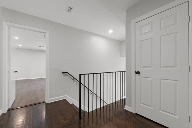 Building Photo - Tarrytown STUNNER!!!