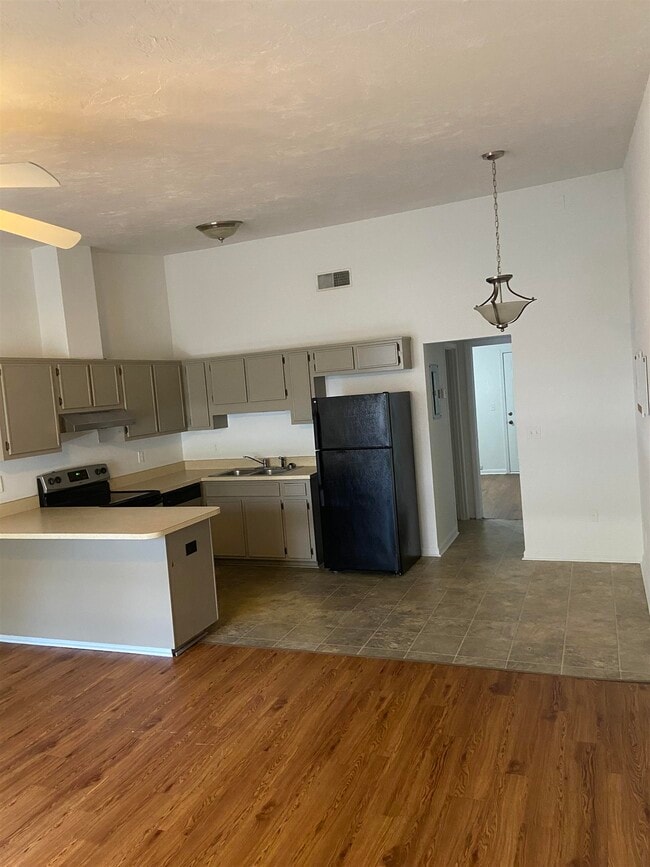 Building Photo - 214 White Dr