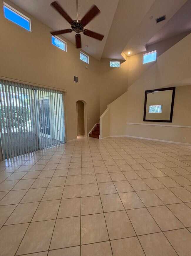 Building Photo - 10100 Larkspur Ln