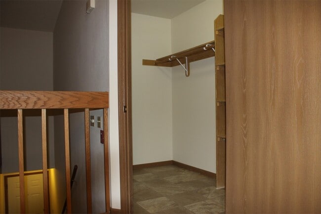 Building Photo - 9138 W Morgan Ave