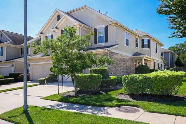 Building Photo - 16021 Summerville Lake Dr