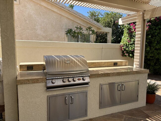 Building Photo - Furnished or Not! Gated, 3 Bedrooms, pool/spa