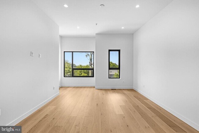 Building Photo - 2534 Elvans Rd SE