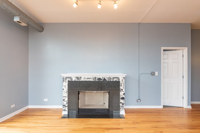 Building Photo - 2356 N Elston Ct