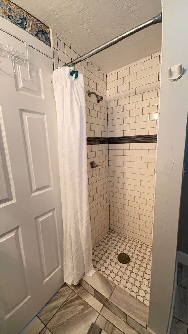 Building Photo - Fully Furnished One Bedroom Long Term Beac...