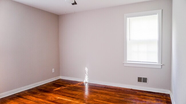 Building Photo - 1710 Glenview Rd