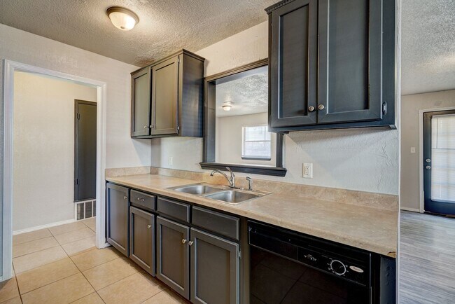 Building Photo - 3 Bed 1.5 Bath Norman