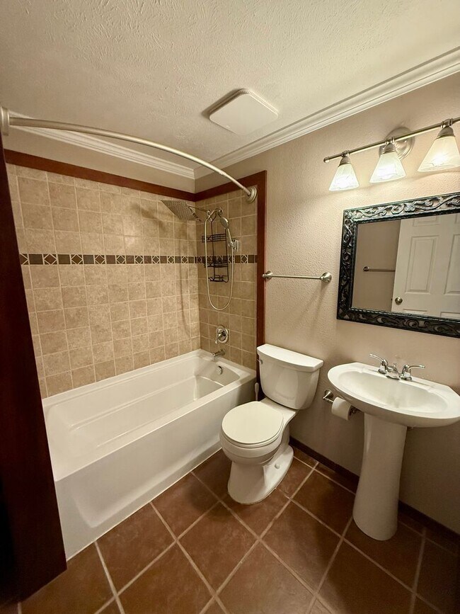 Building Photo - Stunning 3 Bed 2 Bath Eagle Ridge Home w/ Large Fenced Backyard and Raised Deck!