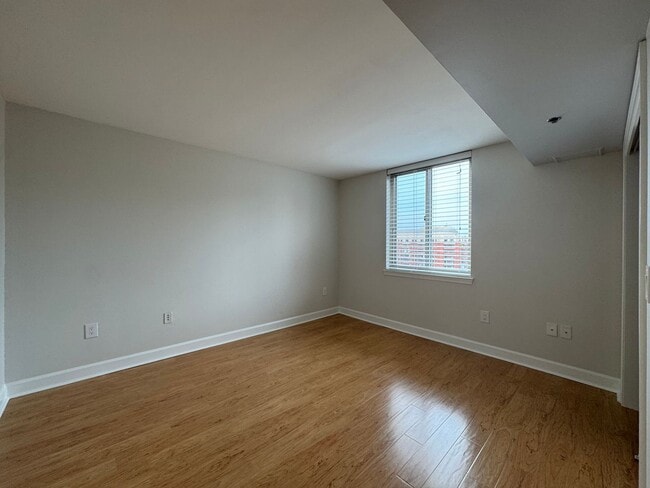 Building Photo - Bright And Spacious 2 Bed 2 Bath Condo In ...