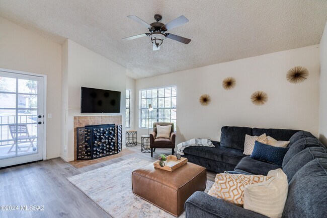 Building Photo - 6441 N Tierra De Las Catalinas