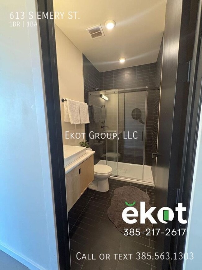 Building Photo - 613 Emery St W