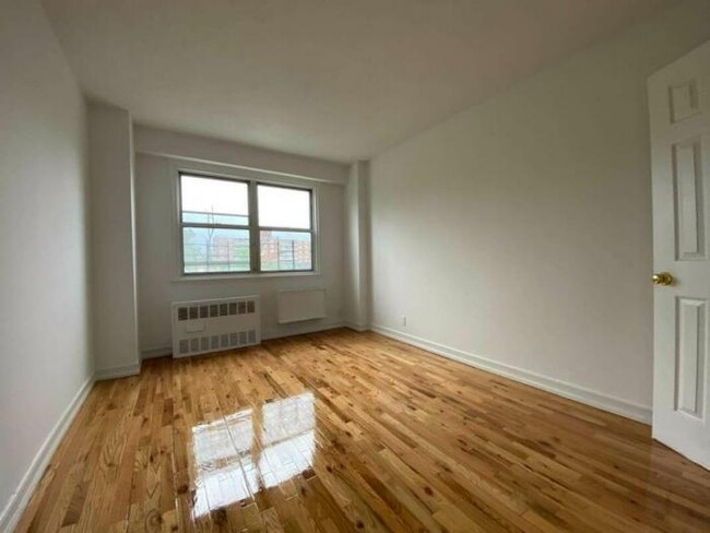 Building Photo - 2 bedroom in BRONX NY 10463