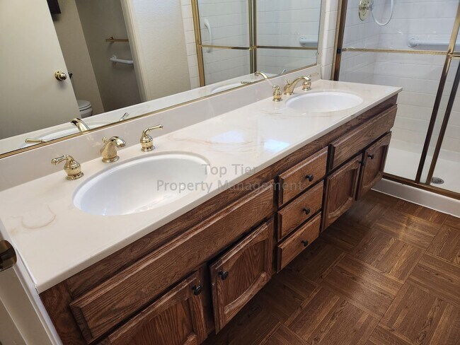 Building Photo - Spacious 4 Bed/2 Bath /1,970 square foot h...