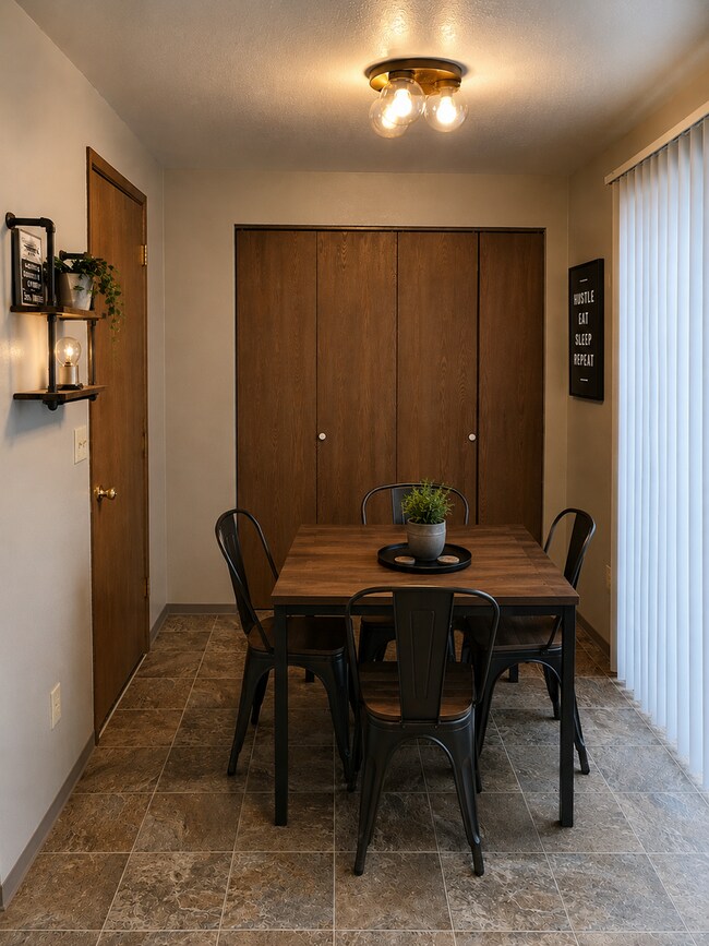 Building Photo - 804Frem