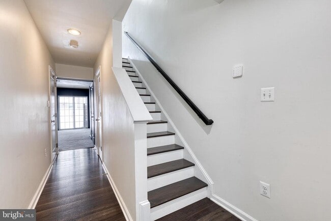 Building Photo - 8349 Daydream Cres