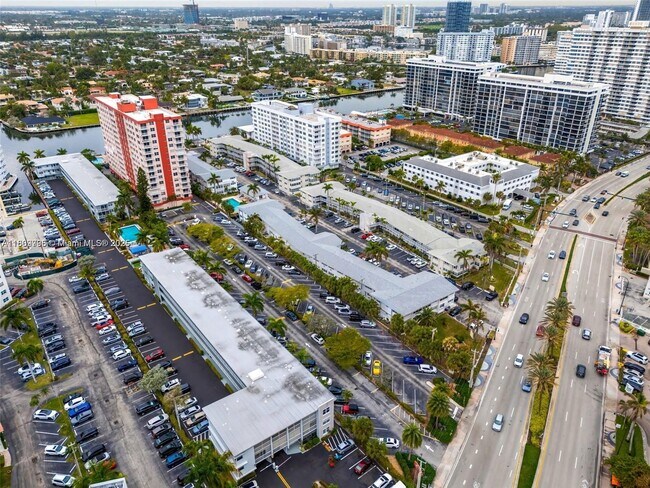 Building Photo - 3161 S Ocean Dr