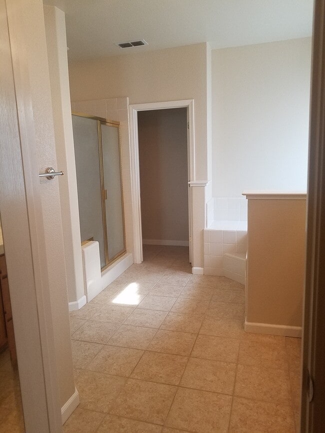 Building Photo - Action Properties R.E.S. Inc. Offering Beautiful Highland Park Single Story 3 Car, 4 Bedroom, Gar...